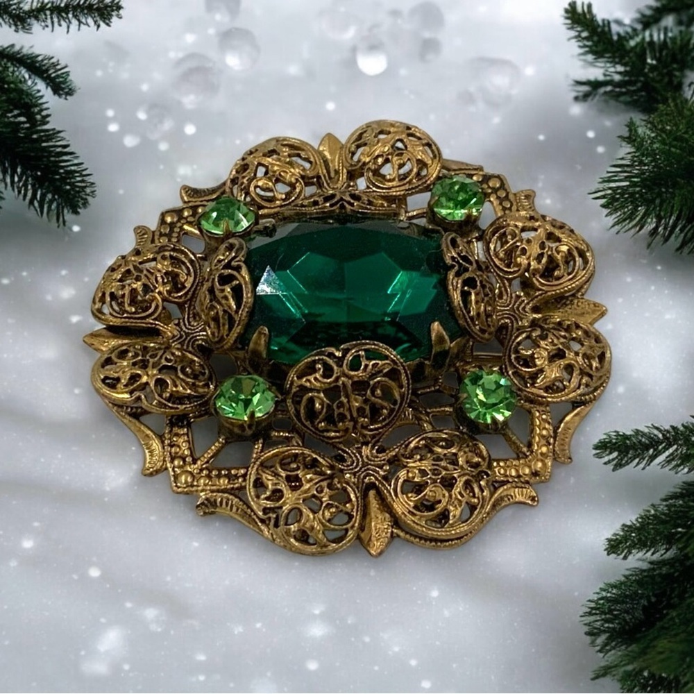 Vintage West Germany Ornate Brass Filigree Emerald Green Rhinestone Brooch Pin - Picture 5 of 8